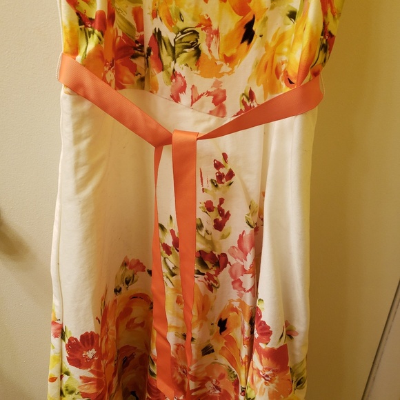 Spring Floral Dress - Picture 3 of 3